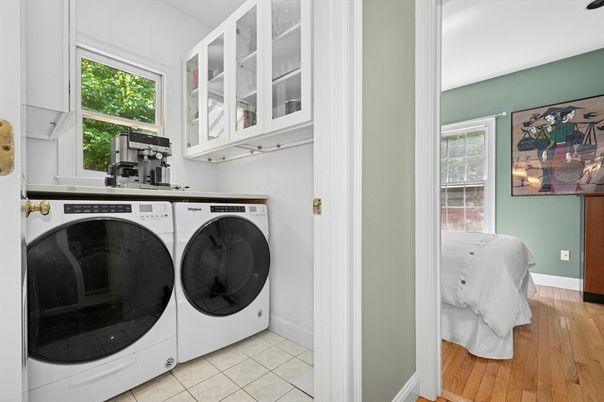 Interior, Washer, Wood Texture Flooring