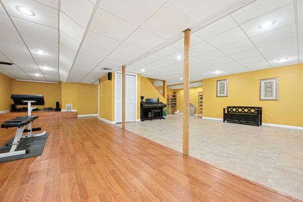 Fitness Equipment, Interior, Recessed Lighting, Wood Texture Flooring