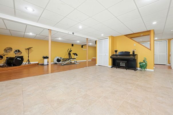 Fitness Equipment, Interior, Recessed Lighting, Wood Texture Flooring