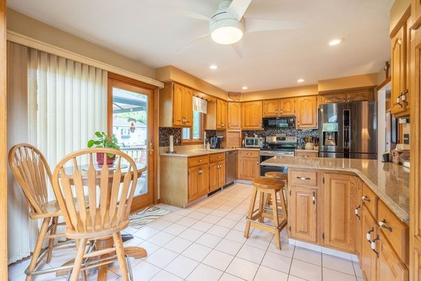 Dining room, Interior, Kitchen, Recessed Lighting, Stainless Steel Appliances