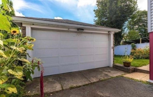 Detached Garage, Exterior
