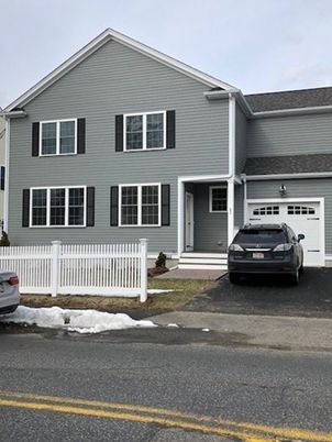Attached, Exterior, Facade, American Craftsman