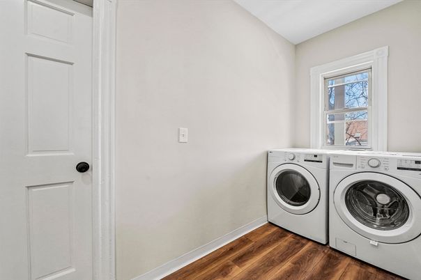 Interior, Washer, Wood Texture Flooring