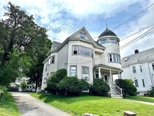 Exterior, Facade, Queen Anne Victorian