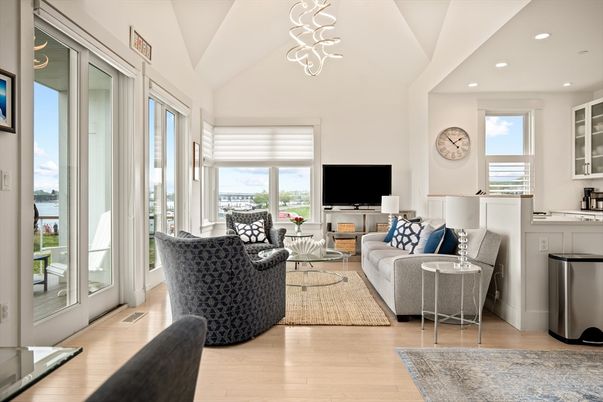 Interior, Living room, Pendant Lights, Recessed Lighting, Water, Wood Texture Flooring