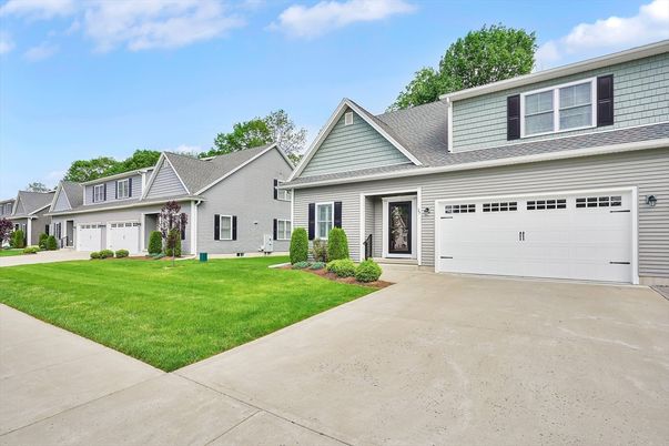 Attached, Exterior, Facade, Farmhouse