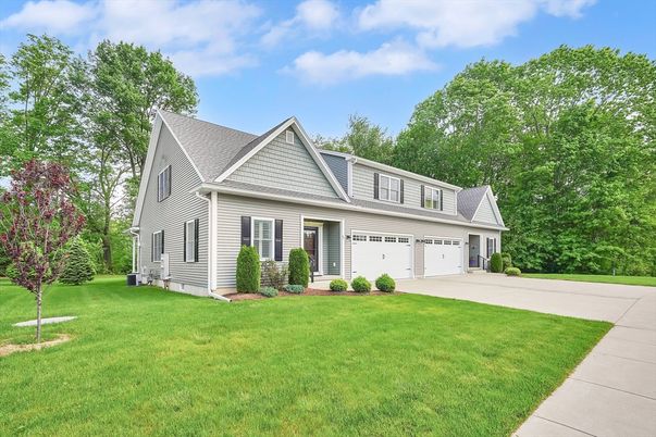 Attached, Exterior, Facade, Cape Cod