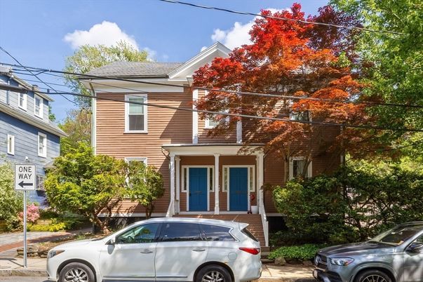 Exterior, Facade, American Foursquare