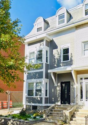 Exterior, Facade, Rowhouse