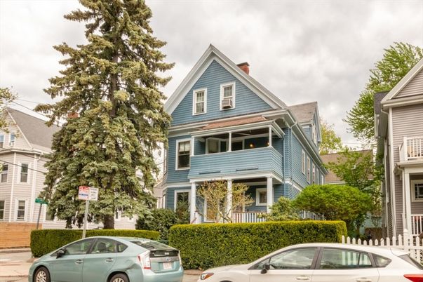 Exterior, Facade, Queen Anne Victorian