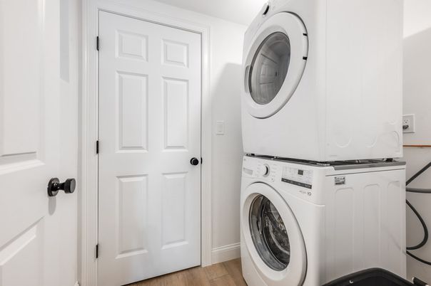 Interior, Utility Closets, Washer, Wood Texture Flooring