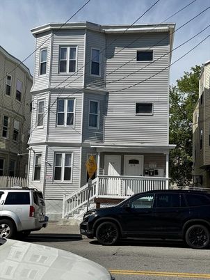 Exterior, Facade, Rowhouse