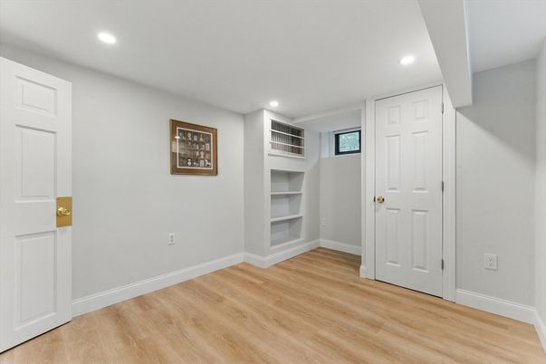 Empty room, Interior, Recessed Lighting, Wood Texture Flooring