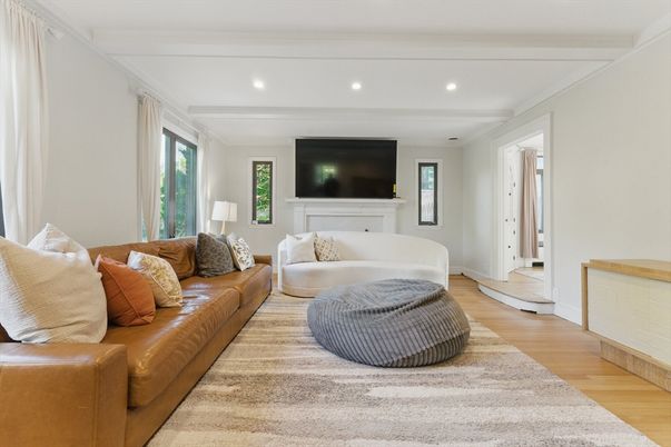 Interior, Living room, Recessed Lighting, Wood Texture Flooring