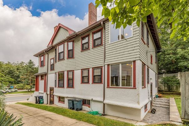 Exterior, Facade, Queen Anne Victorian