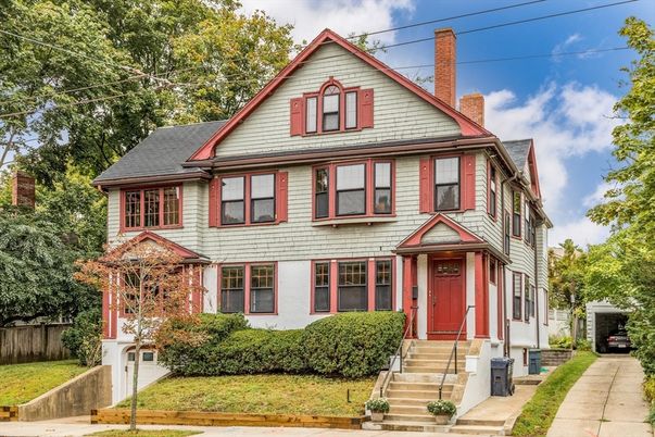 Exterior, Facade, Queen Anne Victorian