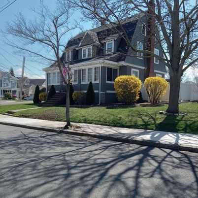 Exterior, Facade, Queen Anne Victorian