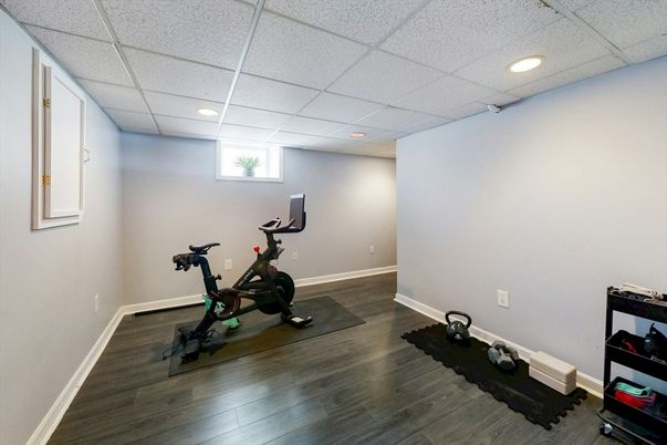Fitness Equipment, Interior, Recessed Lighting, Wood Texture Flooring