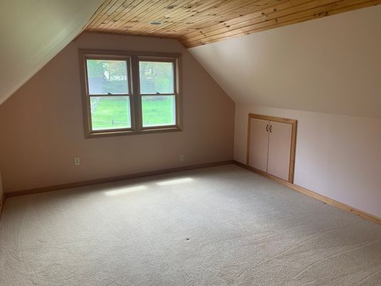 Empty room, Interior, Wooden Ceilings