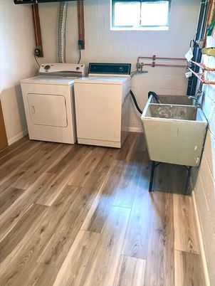 Interior, Washer, Wood Texture Flooring