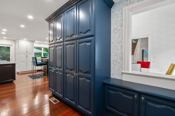 Interior, Recessed Lighting, Wood Texture Flooring