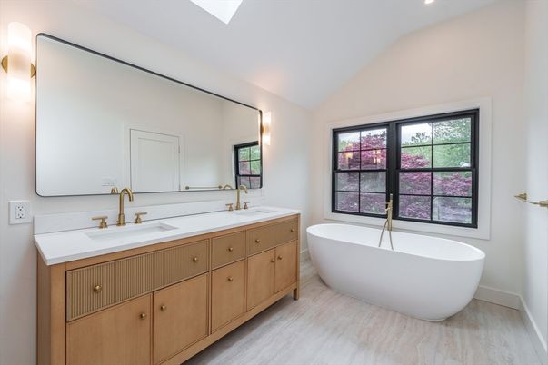 Bathroom, Dual Sink Vanities, Free Standing Baths, Interior, Recessed Lighting