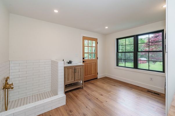 Interior, Recessed Lighting, Wood Texture Flooring