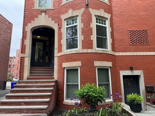Exterior, Facade, Brick Facade, Rowhouse