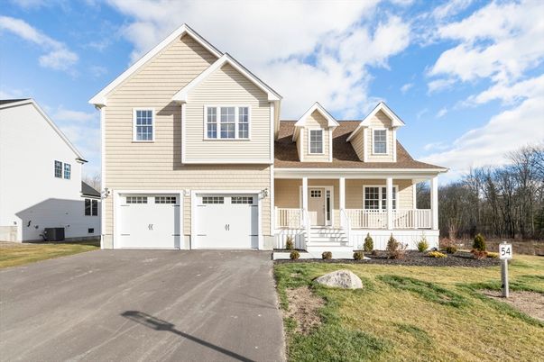 Attached, Exterior, Facade, Farmhouse