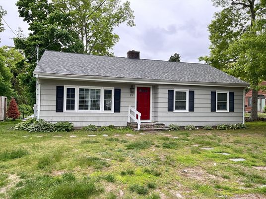 Exterior, Facade, Cape Cod