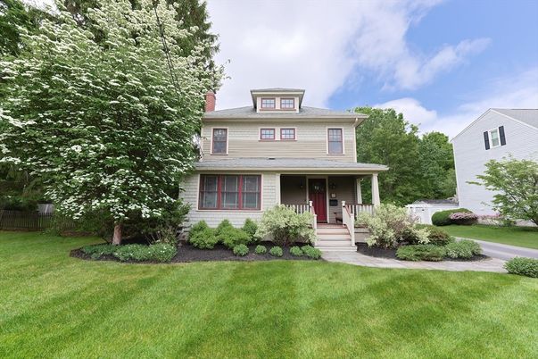 Exterior, Facade, American Foursquare