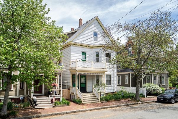 Exterior, Facade, Queen Anne Victorian