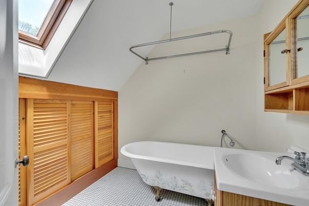Bathroom, Free Standing Baths, Interior