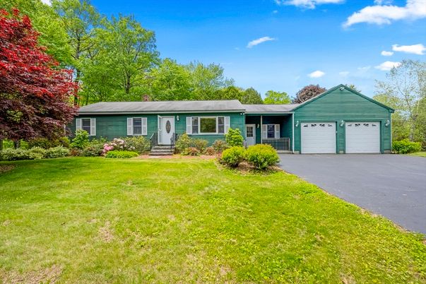 Attached, Exterior, Facade, Ranch