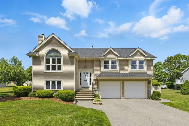 Attached, Exterior, Facade, Raised Ranch