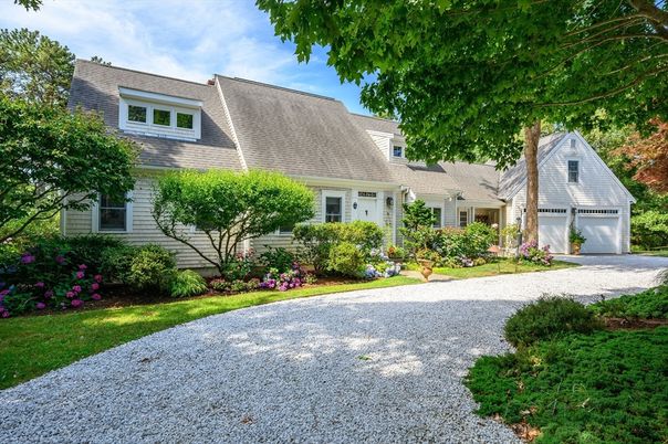 Attached, Exterior, Facade, Cape Cod