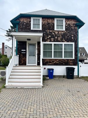 Exterior, Facade, American Foursquare