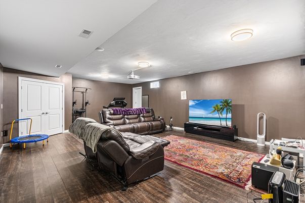 Fitness Equipment, Interior, Living room, Wood Texture Flooring
