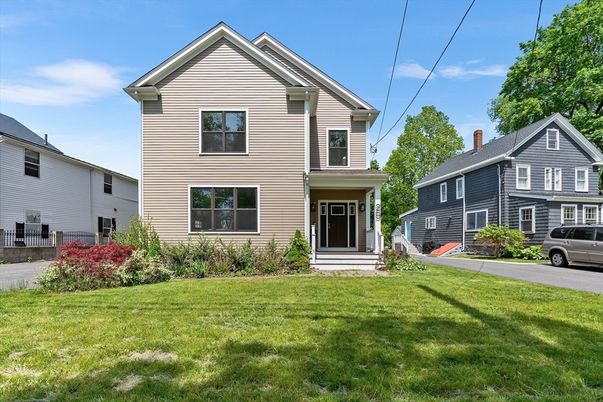 Exterior, Facade, Queen Anne Victorian