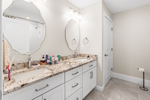 Bathroom, Dual Sink Vanities, Interior, Recessed Lighting