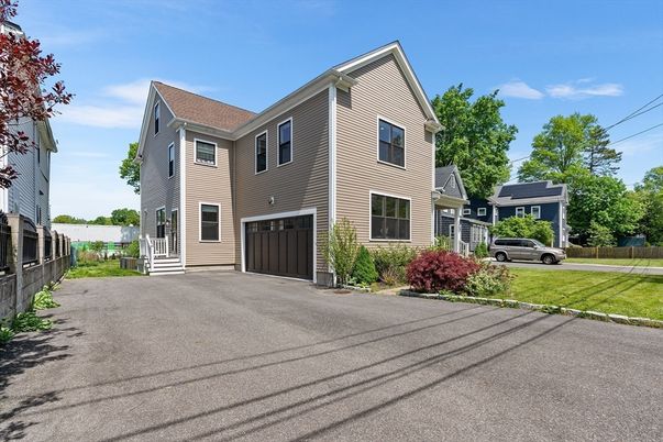 Attached, Exterior, Facade, Rowhouse