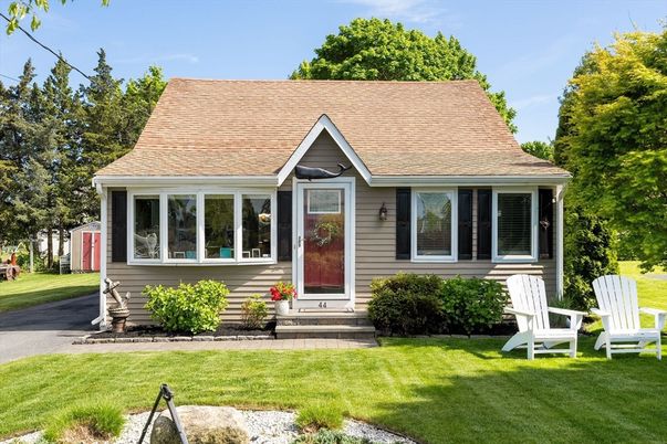 Exterior, Facade, Cape Cod