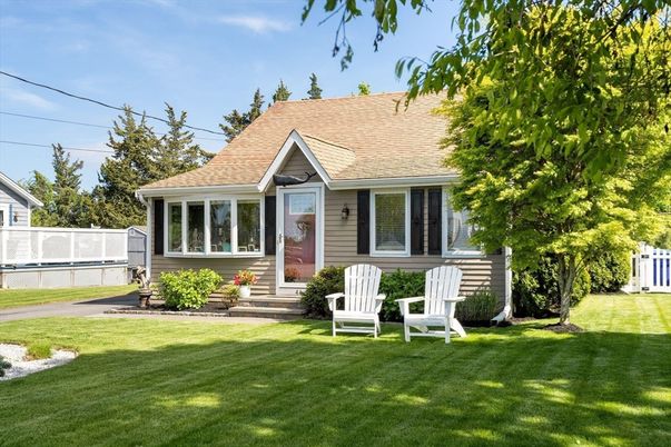 Backyard, Exterior, Facade, Cape Cod