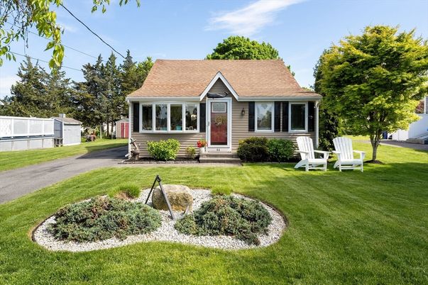 Exterior, Facade, Cape Cod