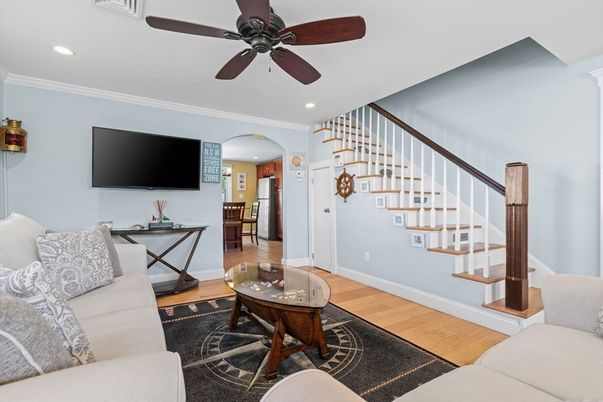Interior, Living room, Recessed Lighting, Wood Texture Flooring