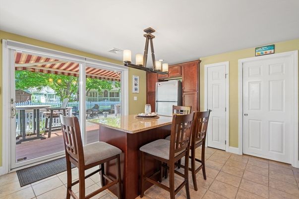 Chandelier, Dining room, Interior, Kitchen