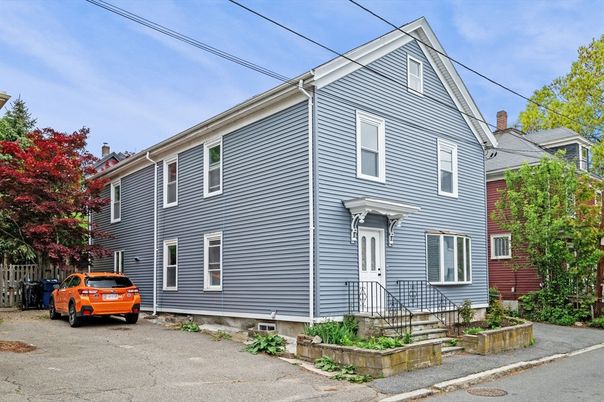 Exterior, Facade, Queen Anne Victorian