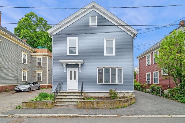 Exterior, Facade, Queen Anne Victorian