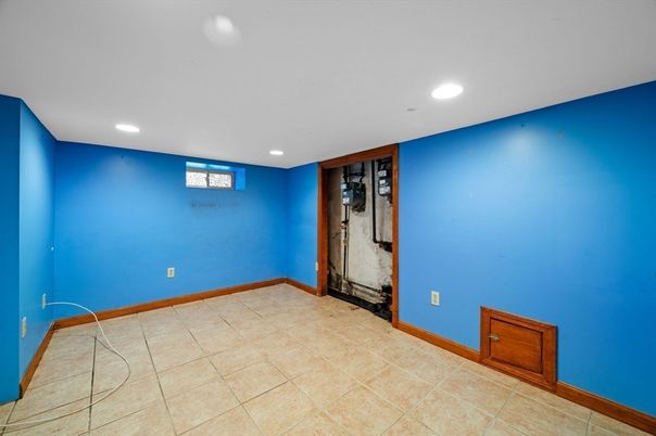 Empty room, Interior, Recessed Lighting