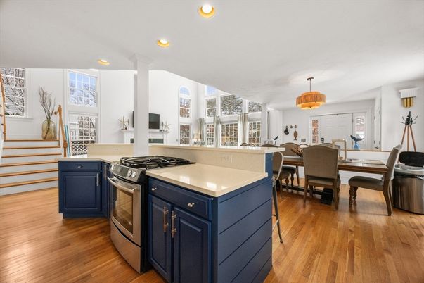Dining room, Interior, Kitchen, Recessed Lighting, Wood Texture Flooring